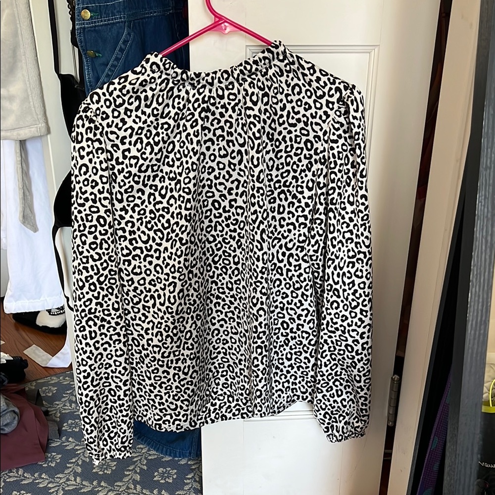 Black and White Graphic Long Sleeve Blouse
